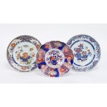 A Japanese Imari plate with serrated border, 22cm diameter, an Oriental octagonal plate,