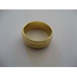 18 Carat Gold Wedding Band (approx. 5.8 g)