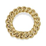 BRACELET EN OR, PAR CARTIER
Formé de maillons ovales entrelacés, 21 cm., monture en or jaune,