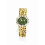 MONTRE BRACELET DE DAME JADE ET DIAMANTS, PAR PIAGET
De forme ovale, le cadran en jade, la lunette