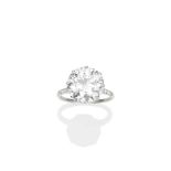 BAGUE SOLITAIRE DIAMANT
Ornée d'un diamant rond taille brillant pesant environ 3.46 carats,