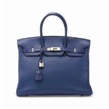 SAC BIRKIN 35 EN TAURILLON CLÉMENCE BLEU BRIGHTON, GARNITURE EN MÉTAL ARGENTÉ PALLADIÉ
HERMÈS,