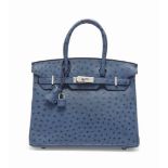 SAC BIRKIN 30 EN AUTRUCHE BLEU DE MALTE, GARNITURE EN MÉTAL ARGENTÉ PALLADIÉ
HERMÈS, 2008
ÉTAT : 1.5