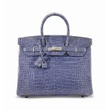 SAC BIRKIN 35 EN CROCODILE POROSUS LISSE BLEU BRIGHTON, GARNITURE EN EN MÉTAL ARGENTÉ PALLADIÉ