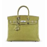 SAC BIRKIN 35 EN CROCODILE POROSUS LISSE VERT ANIS, GARNITURE EN EN MÉTAL ARGENTÉ PALLADIÉ
HERMÈS,