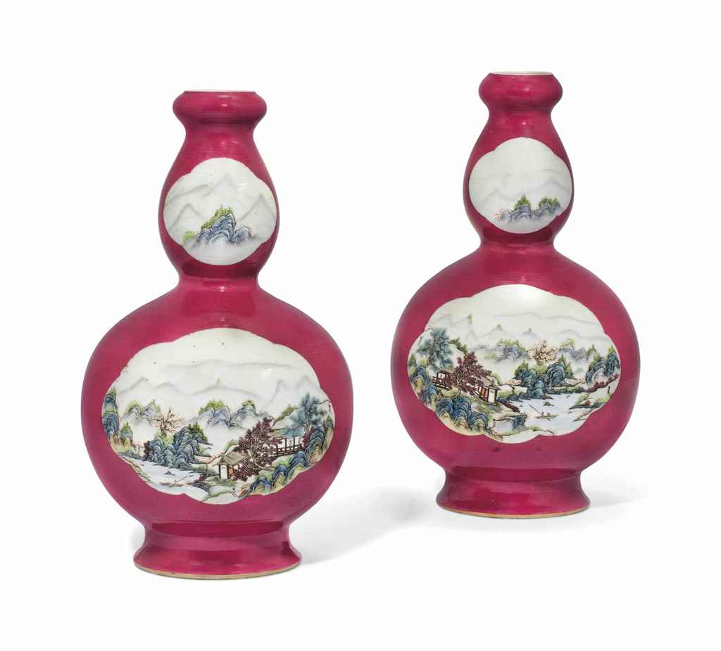 A PAIR OF CHINESE FAMILLE ROSE DOUBLE GOURD VASES
20TH CENTURY
Decorated with shaped panels