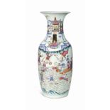 A CANTONESE FAMILLE ROSE VASE
19TH CENTURY
Decorated with a battle scene of various figures on a