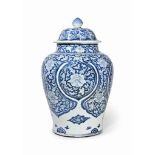 A LARGE CHINESE BLUE AND WHITE BALUSTER JAR AND ASSOCIATED COVER
KANGXI PERIOD (1662-1722)
Decorated