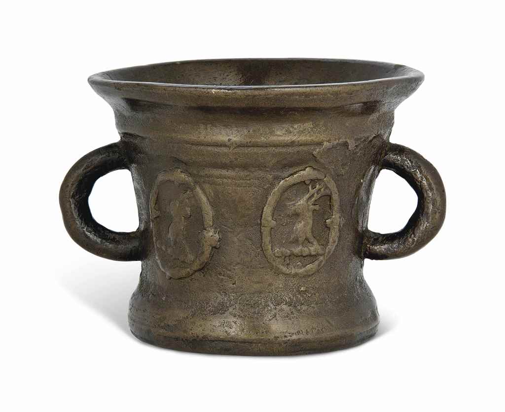 AN ENGLISH BRONZE HERALDIC MORTAR
17TH CENTURY
Cast with a pair of loop handles and four stag's