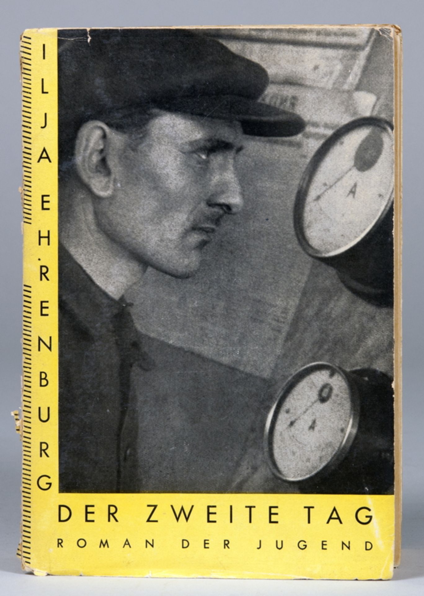 John Heartfield - Ilja Ehrenburg. Der zweite Tag. Roman. Berlin (»z. Zt. Prag«), Malik 1933.