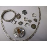 A quantity of small silver items mainly jewellery