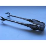 Walker & Hall Ornate Silver Tongs Approx. 21g