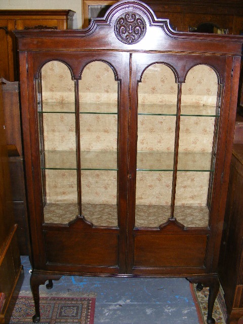 C.1900 Mahogany Display Cabinet With Original Silk Lining