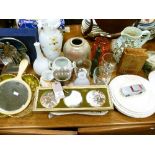 Quantity of decorative ceramics, glass etc