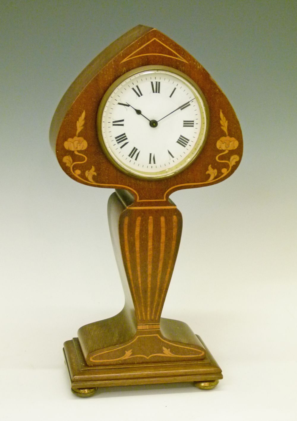 Edwardian Art Nouveau design inlaid mahogany cased mantel clock having inlaid stylised foliate