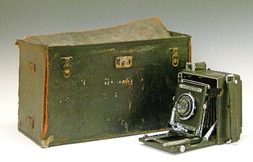 Cameras - Graflex Speed Graphic plate camera, with Graphex lens and Kalart synchronised range finder