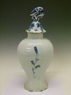 19th Century Dutch Delft baluster vase and cover having blue and white painted decoration - Image 3 of 9