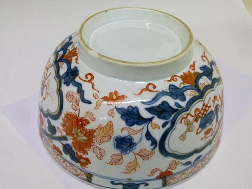 Chinese Imari bowl having typical gilt highlighted iron-red and blue decoration, 22.5cm diameter - Image 6 of 6