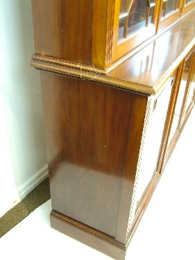 Early 20th Century Chippendale style mahogany library bookcase, the upper section having dentil - Image 5 of 6