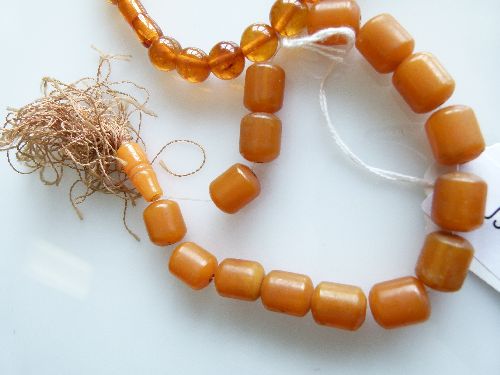 Row of graduated amber beads, the thirty-seven round beads of approximately 1.1cm to 1.5cm diameter, - Image 2 of 7