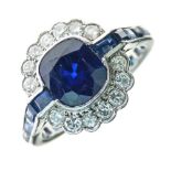 Sapphire calibré sapphire and diamond ring, the rectangular cut stone with seven brilliant cut