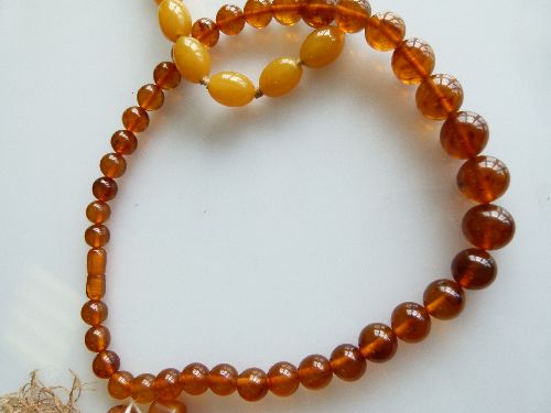 Row of graduated amber beads, the thirty-seven round beads of approximately 1.1cm to 1.5cm diameter, - Image 3 of 7