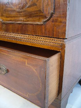 George III mahogany linen press, the upper section having a moulded cornice, two panelled doors with - Image 5 of 5