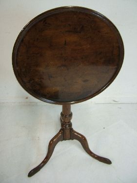 George III mahogany snap top wine table having a circular dish top and standing on a turned pillar - Image 3 of 6