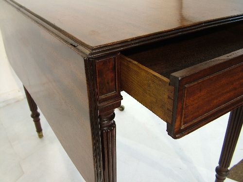 Gillows of Lancaster - Regency mahogany two flap Pembroke tea table having a reeded edge and - Image 4 of 6