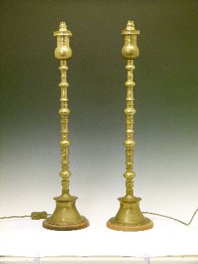 Pair of tall brass table lamps, each standing on a flared circular foot with an oak base, 80cm high - Image 2 of 7