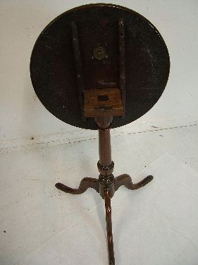 George III mahogany snap top wine table having a circular dish top and standing on a turned pillar - Image 4 of 6