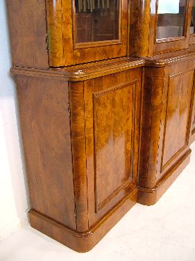 Victorian style figured walnut two section breakfront library bookcase, the upper section fitted - Image 3 of 8