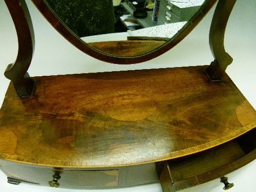 George III crossbanded mahogany shield shaped dressing table mirror, the box base fitted two short - Image 4 of 5