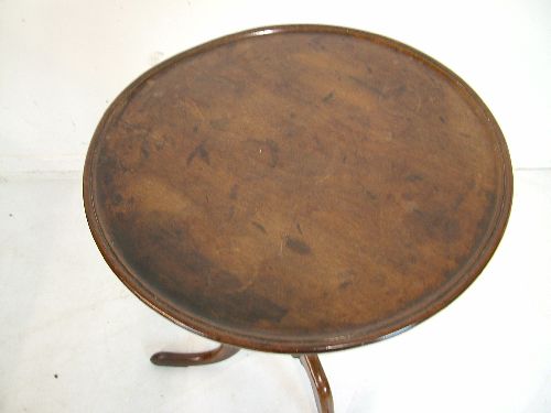 George III mahogany snap top wine table having a circular dish top and standing on a turned pillar - Image 2 of 6