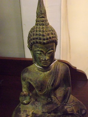 18TH CENT STYLE TIBETAN BRONZE SITTING BUDDHA 10" HIGH - Image 7 of 8