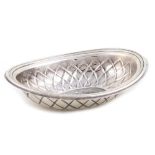 COPPIA DI CESTINI IN ARGENTO Italia, vecchia manifattura cm.19x14 A PAIR OF ITALIAN SILVER BASKETS