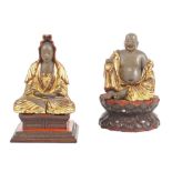 DUE SCULTURE IN LEGNO DORATO Cina, XIX Sec. e laccato raffiguranti un Buddha ed una Guanyin,