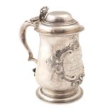 An English silver tankard Silversmith William and Robert Peaston, circular base and plain silver