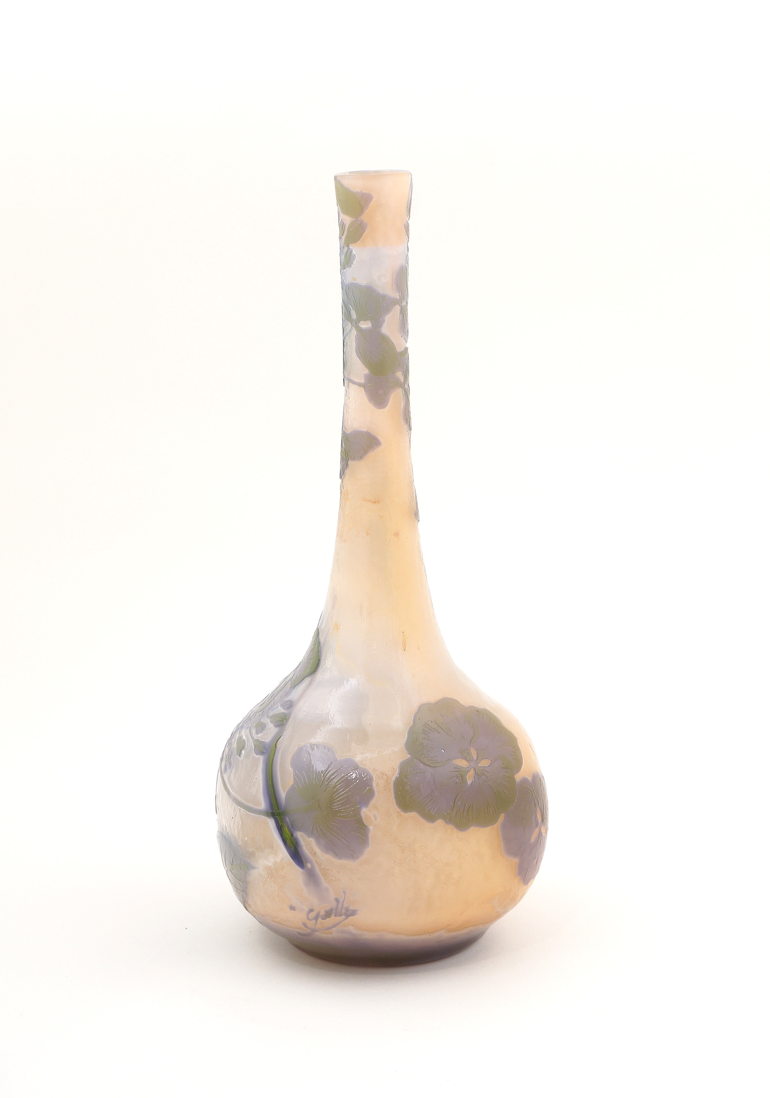 Emille Galle' A small cameo glass vase, signed Nancy, 1846-1904 h. 26 cm. - Image 2 of 2