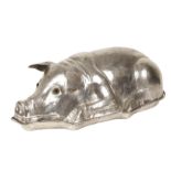 A silvered metal serving dish Modelled as a pig 20th century 22x65x32 cm.