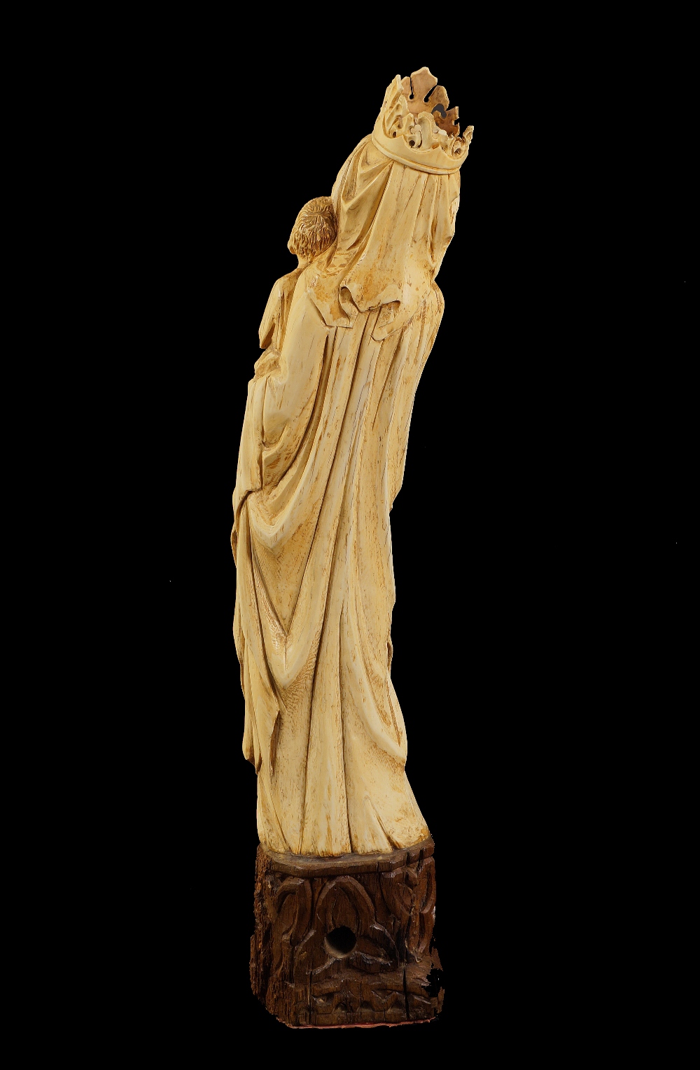 An important French Gothic ivory sculpture the extraordinary statue of the Virgin Mary with Child - Image 3 of 7
