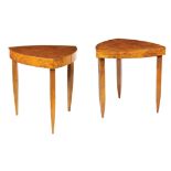 A pair of French rootwood Decò sidetables Each on three beechwood feet 20th century 68x64 cm.