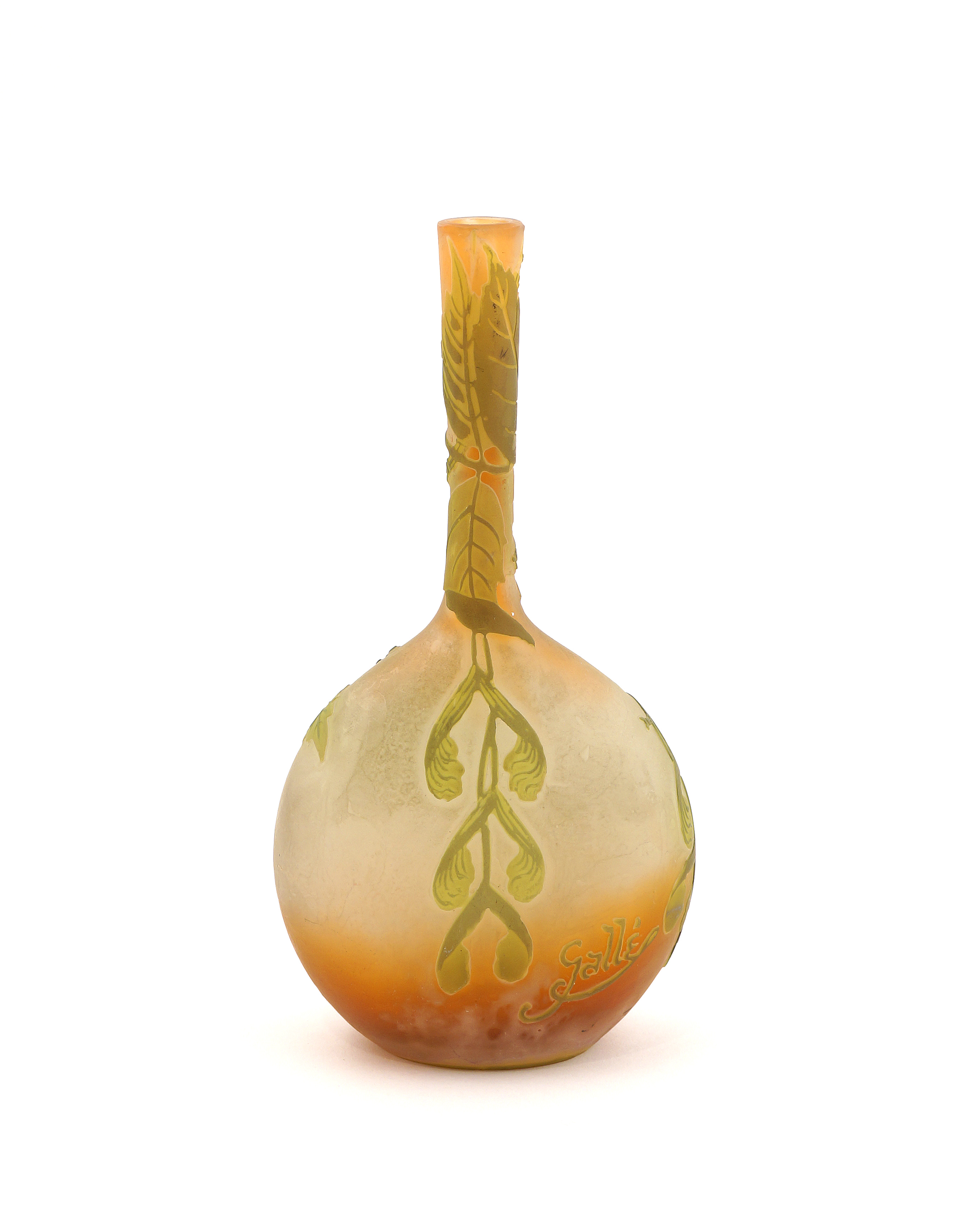 Emille Galle' A small cameo glass vase, signed Nancy, 1846-1904 h. 16,5 cm. - Image 2 of 2