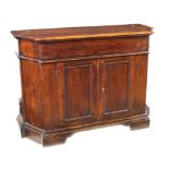 An Italian walnut credenza Bailing top revealing a great compartment. Two-door front with in the