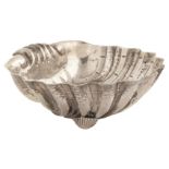 An Italian silver basket Shaped as a scallop 20th century peso 168 gr.