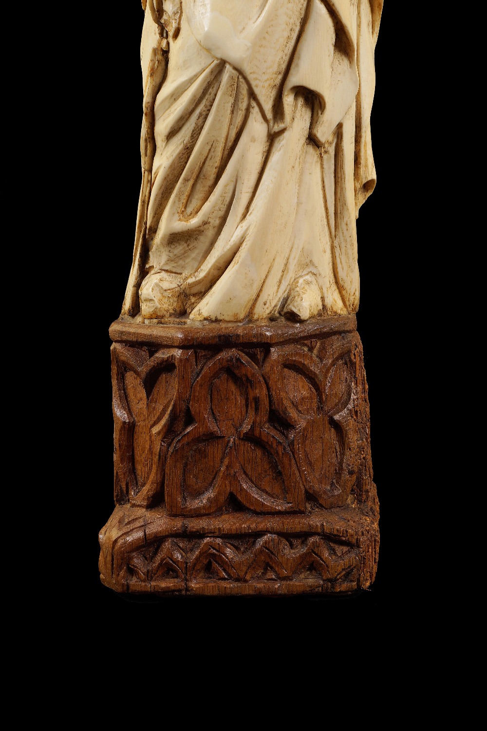 An important French Gothic ivory sculpture the extraordinary statue of the Virgin Mary with Child - Image 6 of 7