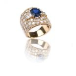 An 18K gold and Burmese sapphire ring Weighing approx. 4,10 carats and surrounded by brilliant-cut