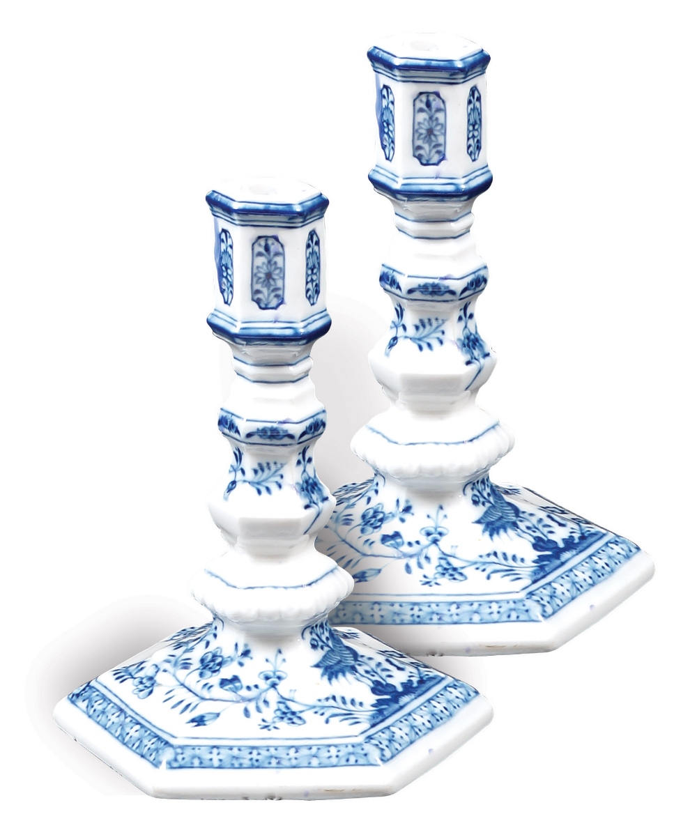 A pair of Meissen porcelain candelabra Blue Onion pattern, mark under the base late 19th century