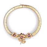 An 18K gold necklace tubogas link, decorated with a ruby and brilliant-cut diamond, weighing approx.