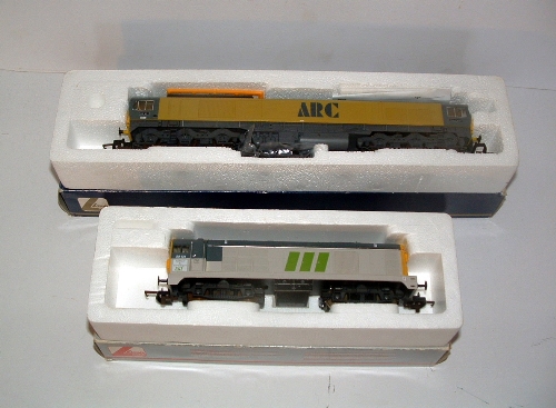 LIMA 2 x Diesels - 204836 Class 30 no 20131 'Almon B Strowager' in BRT Grey Livery (Mint Boxed) and